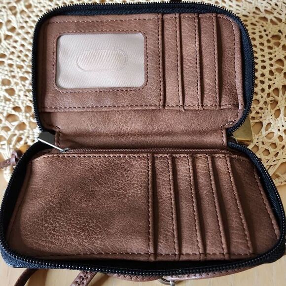 The Sak Iris North/South Smartphone crossbody wallet - Picture 3 of 3
